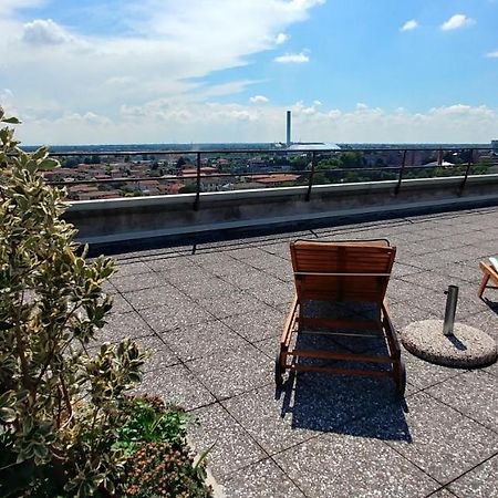 La Suite Attico Metro' Volta Brescia Bagian luar foto