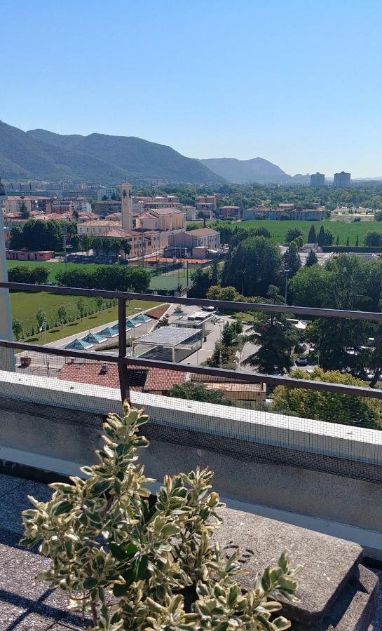 La Suite Attico Metro' Volta Brescia Bagian luar foto